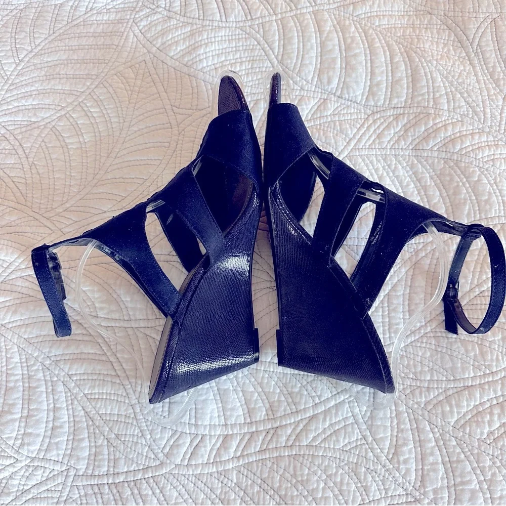 Impo Shoes Women's Wedge Sandals Navy Blue Size 10 like new never worn - Picture 2 of 10